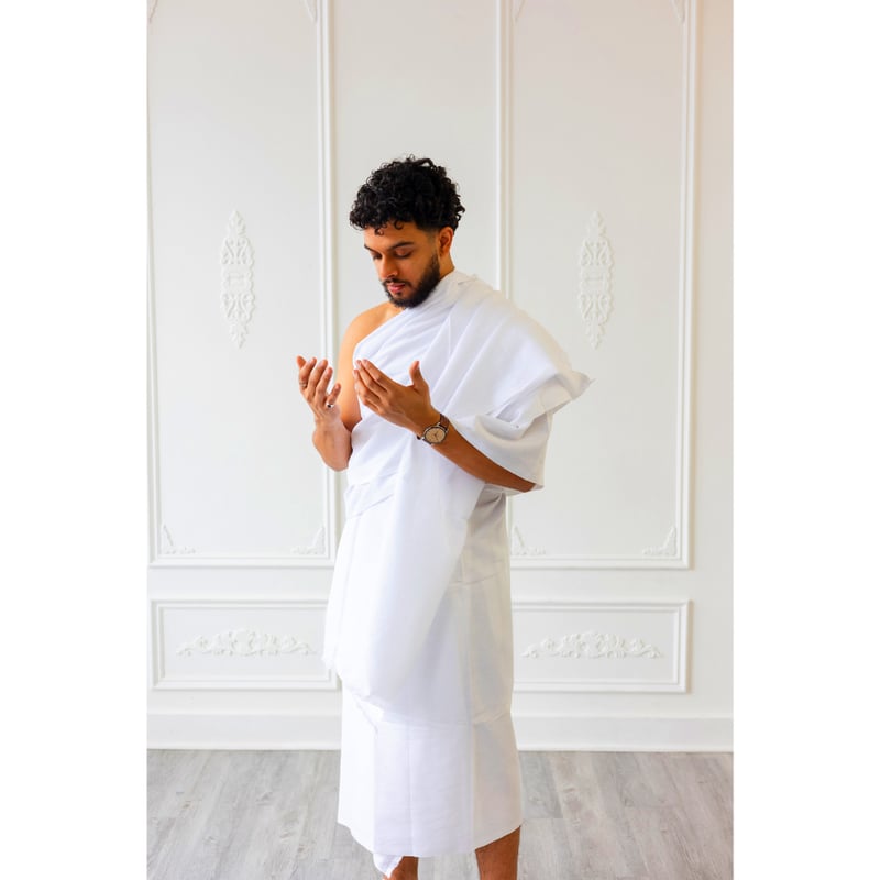Tenue de fête Eid — Homme en Ihram blanc